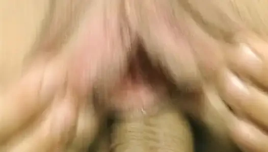 Привлекательные немецкие шлюшки трахаются в горячем сексе вчетвером