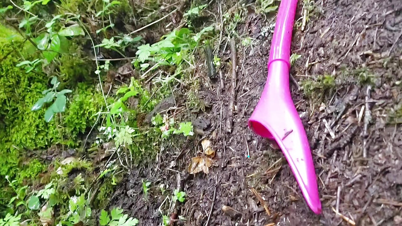 Tree Piss with Female Urination Device