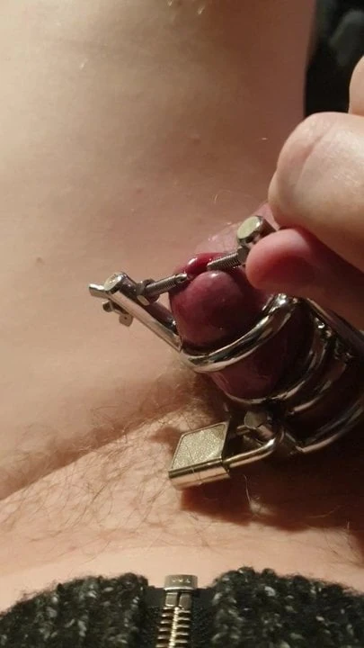 Urethra stretching with urethra chastity strectching device.