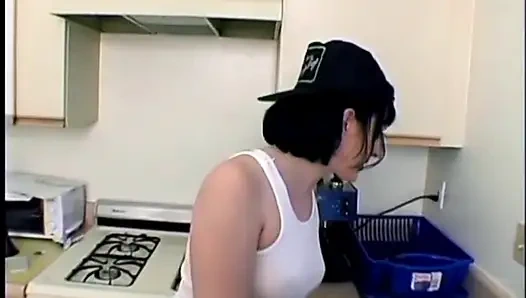 Сексуальная сантехник заглатывает горячую большую задницу, винтаж