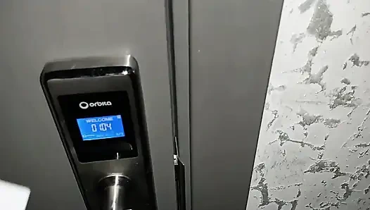 Cewek sange ini lagi pengen banget nyepong dan ngentot kontol