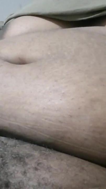 Moment à partager avec « Gros ventre, gros nichons, grosse bite et éjaculation énorme »
