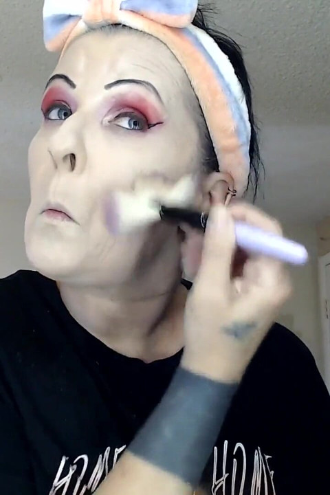 Quick Applied Mature Make up