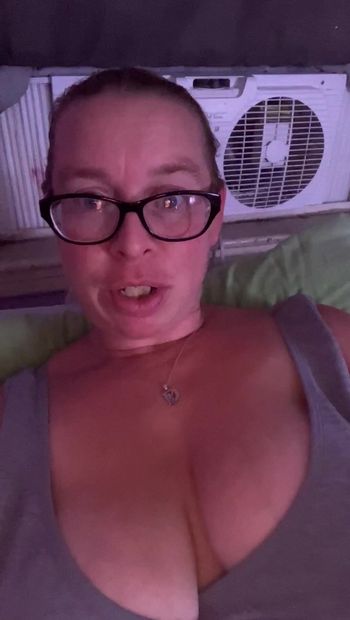 Wife is masturbating herself to come with her dildo