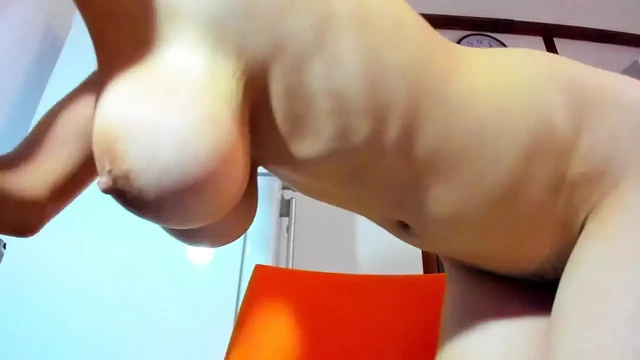 Huge natural boobs from aside!