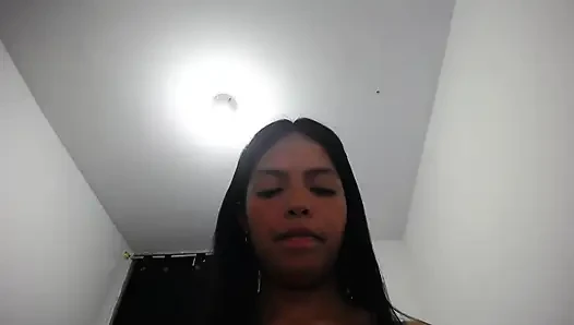 "Meine erste show vor der webcam - zieht sich für dich aus"