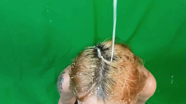 Pretty little MILF get's a mega facial