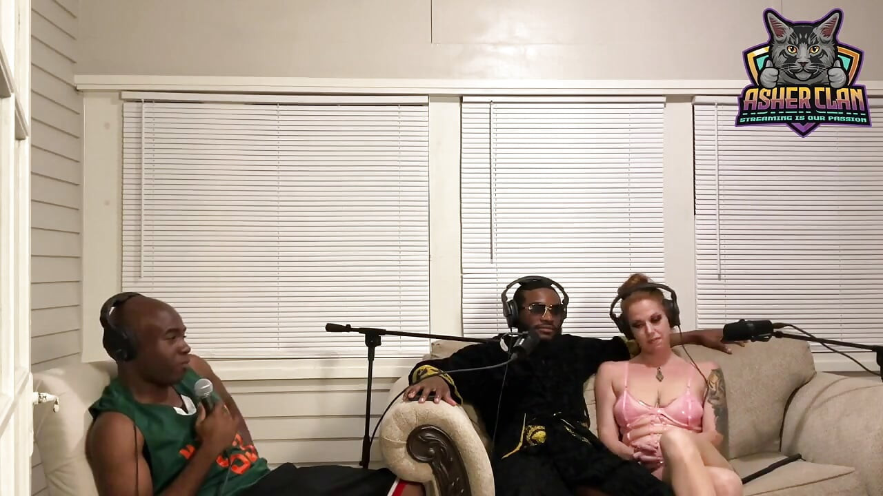 The Fox and the Hounds - foxi vixen bergabung sama mrflourish dan cowok untuk podcast khusus orang dewasa