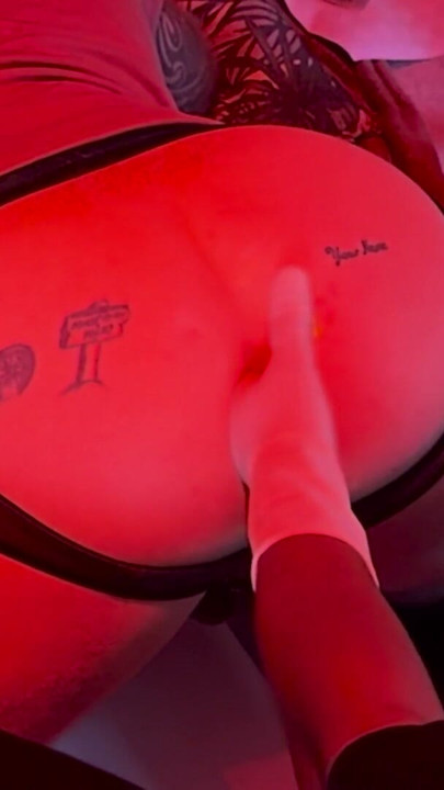 Maken får slafsig dubbel-dildo och blir fistad av frun | Klipp 2