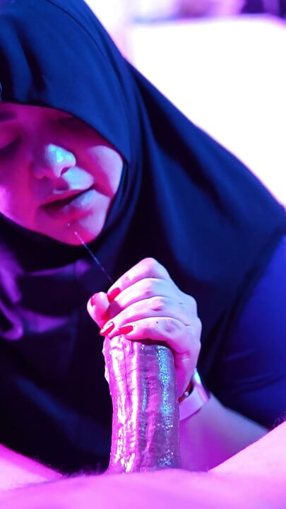 Close Up Horny Arab Girl Deep Blowjob Taboo