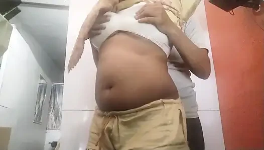 Desi tetek besar