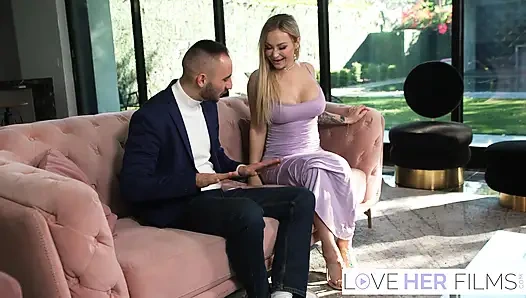 Katalina kyle si cewek cantik dengan kaki jenjang dientot habis-habisan setelah dipuja