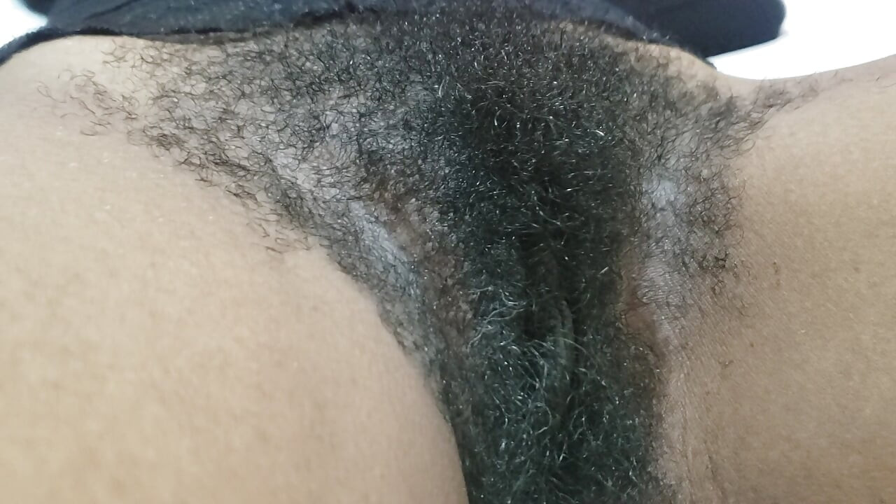 最新のクローズアップ 美しい毛深い膣唇