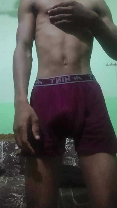 Ngocok kontol 18+ cowok berotot masturbasi