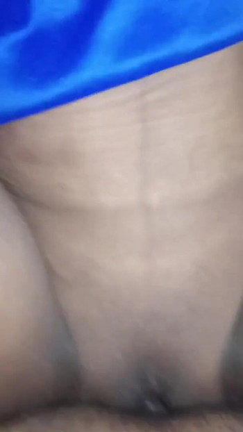 ΓΑΜΗΜΈΝΟ ΚΟΡΊΤΣΙ ΙΝΔΉ ΜΕ ΜΠΛΕ ΚΟΣΤΟΎΜΙ ΠΟΎΤΣΑ ΠΙΠΙΛΊΖΕΙ ΜΟΥΝΊ ΓΑΜΗΜΈΝΟ CREAMIE PIED ΜΟΥΝΊ | Κλιπ 1