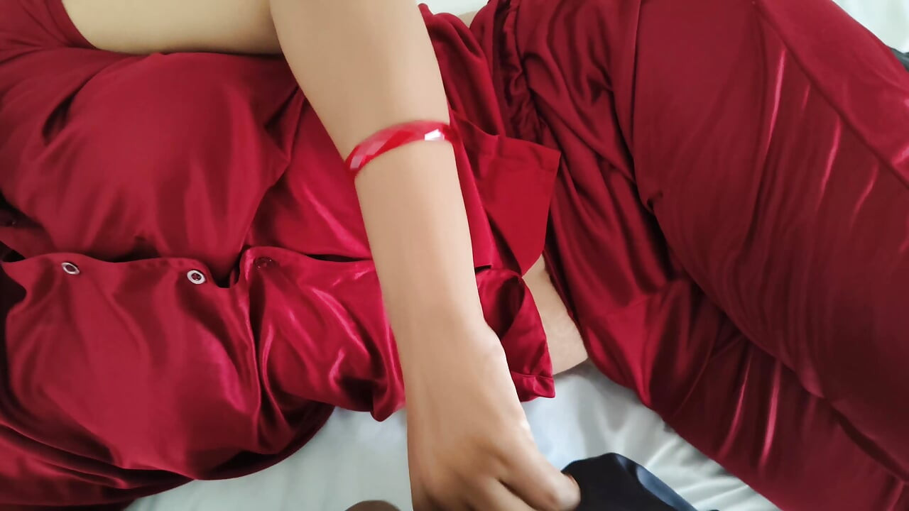 继女想要我的大鸡巴接吻（印地语音频）