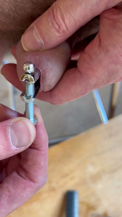Peephole stretching | Clip 2