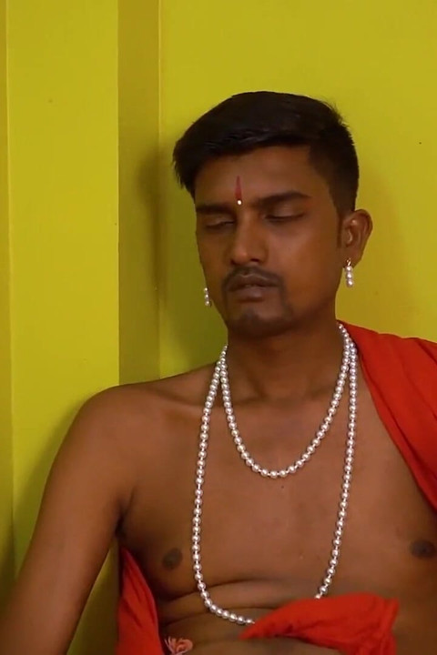 Young Raja Babu Fucking His Beautiful Maid at His Chamber