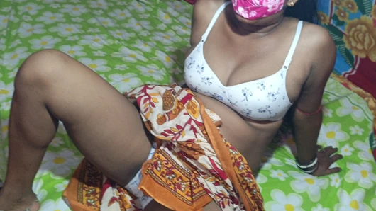 Seks istri suami desi yang cantik. In Hot Video