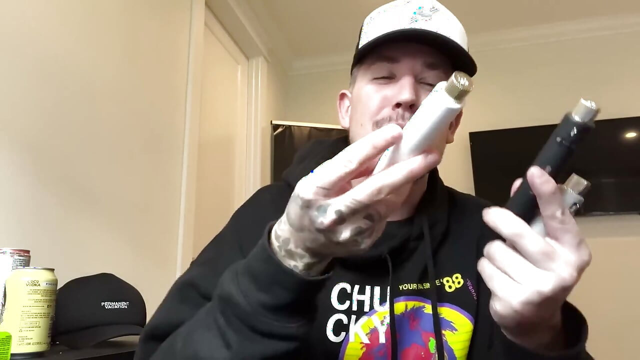 Karmen Karma usa grasa de tocino como lubricante