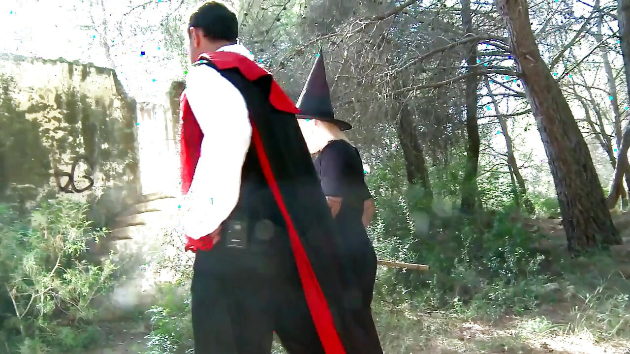 Cadı Gina sadece süpürgeye binemiyor