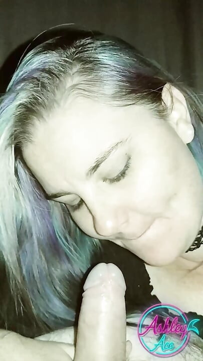 Ashley Ace döl tadını seviyor