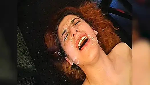 Ggg - Die Vollbusige Brünette Bekommt in Wilder Gruppenaktion Einen Schluck Sperma!