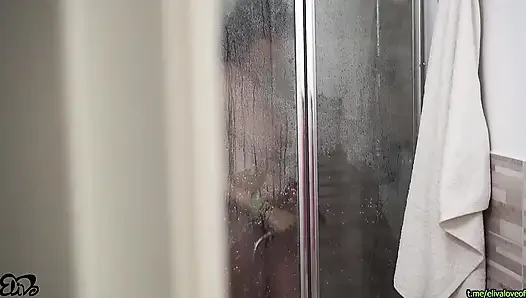 Das TINDER-Mädchen vergisst ihren Slip bei mir zu Hause am Abend davor! 🐷 [Dialoge ITA]