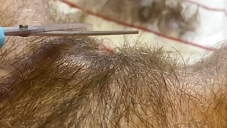 マンコの毛のトリミング-毛深い茂みフェチ