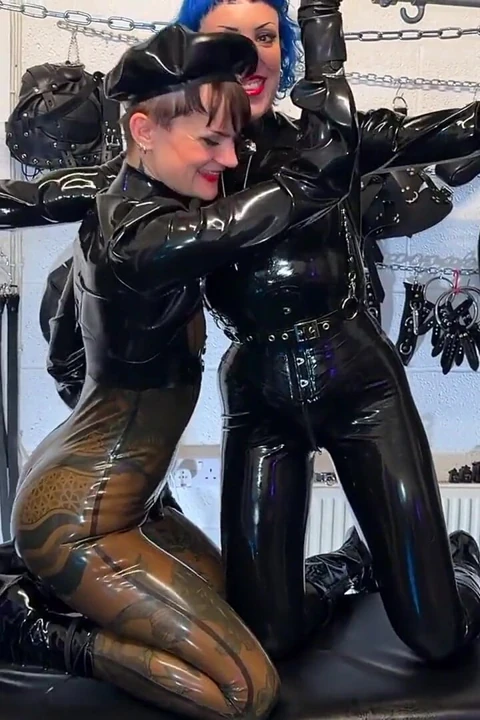 Mistressae和miss lilly的双重木乃伊挑逗