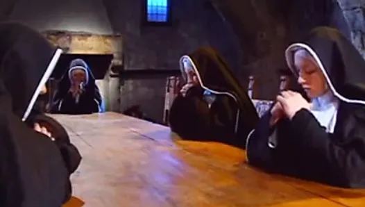Полнометражный трах-фильм с шаловливыми монахинями