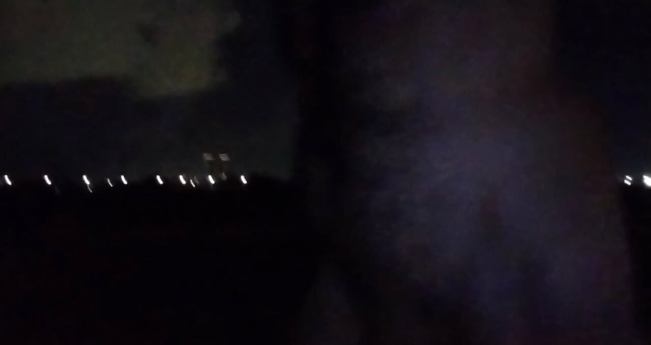 Gece halka açık çıplak yürüyüş
