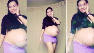 Dansende en plagende zwangere babe