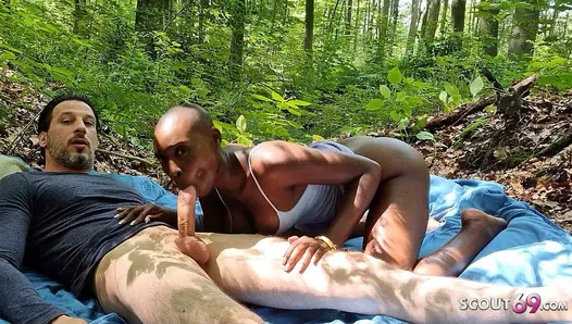 Real Outdoor Amateur Sex between Ebony Zaawaadi and German Guy