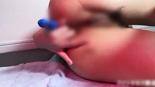 Ibu rumah tangga Jepang masturbasi anal! Orgasme dengan mainan