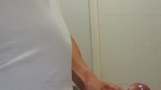 Cachonda en el trabajo, mi video de masturbación selfie solo para chicas