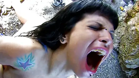 Very sexy body orgasm on the beach