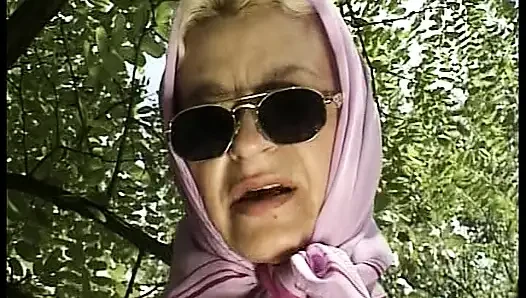 Arschleckende deutsche oma lutscht gerne schwanz und wird gleichzeitig gefickt