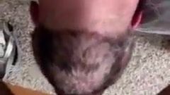 Reverter garganta de papai peludo careca engasgando-se com hj facial