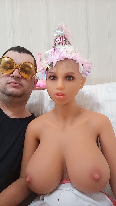 Tourist breasts doll mondial 2026 Ney York
