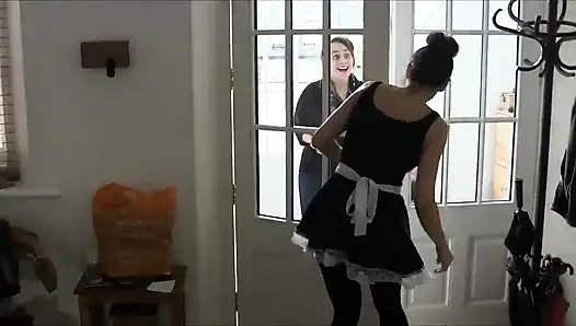 Öğürme eğitmeni - Fransız hizmetçi lezbiyen kadınlar tarafından bağlı ve ağzı tıkalı