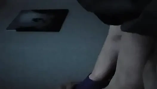 Ayak parmaklarını emiyor