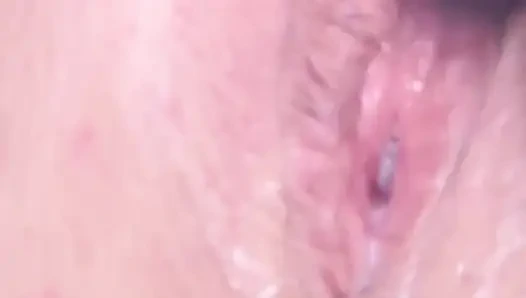 Istri hot Yunani lagi asik masturbasi dan ngentot memeknya pakai dildo