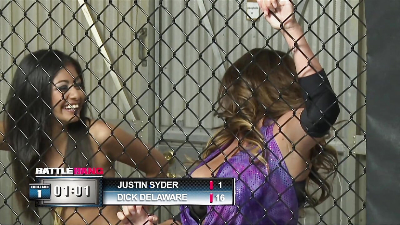 Милый вкусный ящик любви молодого ждет широко раскрытого для огромного укола долбит его