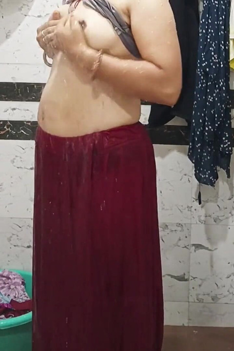 Priya Bhabi Big Ass Bath Show