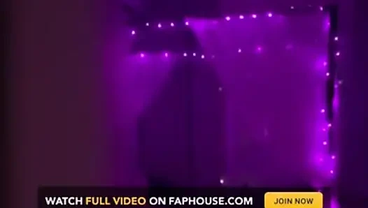 Cuckold memata-matai istrinya