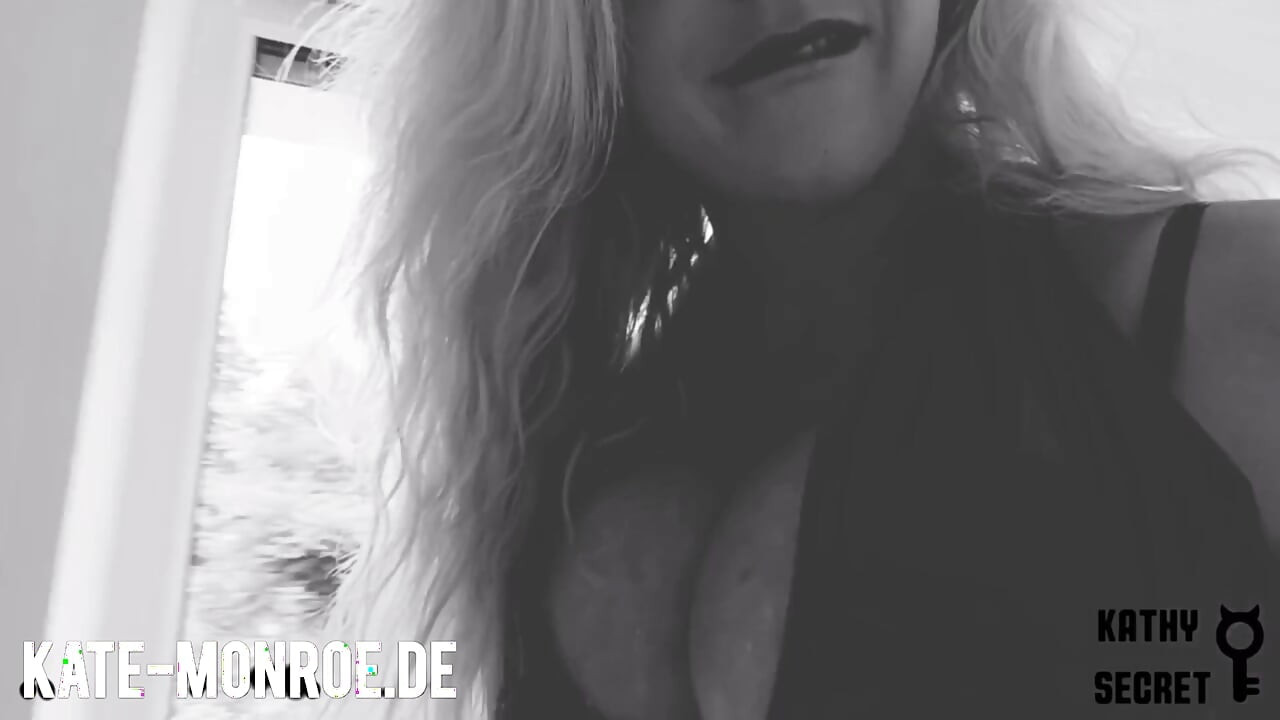 Complete as tarefas de sua DEUSA Kate Monroe Cage Slave Dominatrix