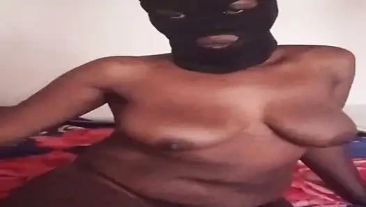 Minik küçük dans ve mastubating