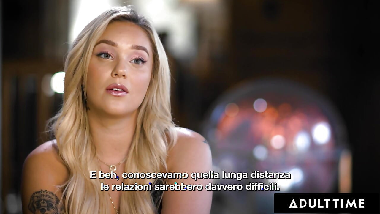 Adult time - ¡Heterosexual Kali Roses le ruega a la mejor amiga lesbiana Violet Myers por sexo lésbico! SUBTÍTULOS EN ITALIANO