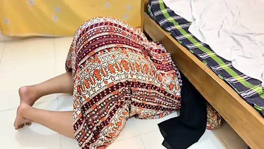 Египетская красивая фигуристая большая задница, горячая мусульманская мачеха застряла под кроватью, то она хочет анальный трах от меня!